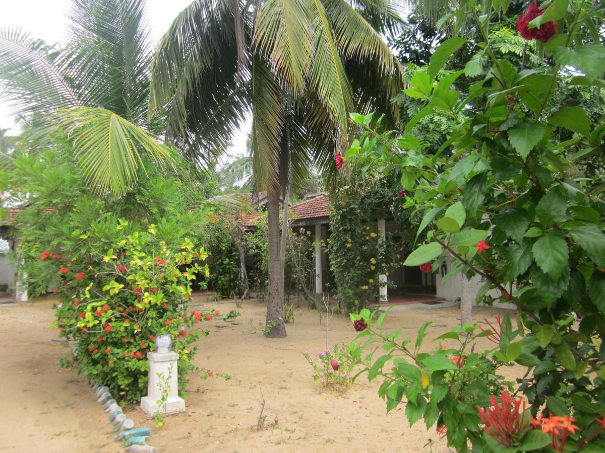 Stardust Beach Hotel Arugam Bay Room photo